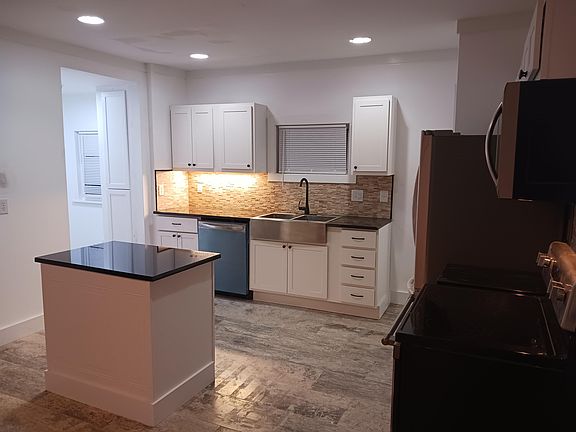 2nd image of 140 Columbian Ave