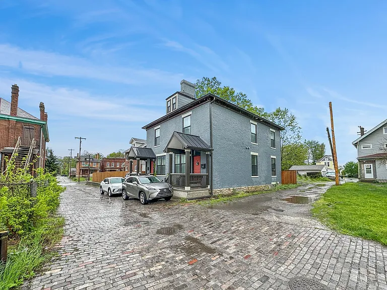 141 Hughes St — Photo 2