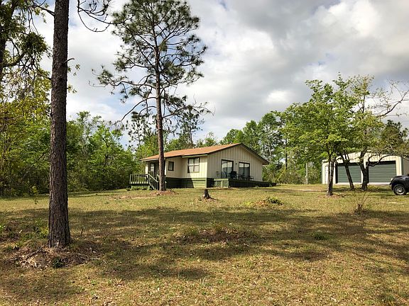 3rd image of 1008 Highlands Cres