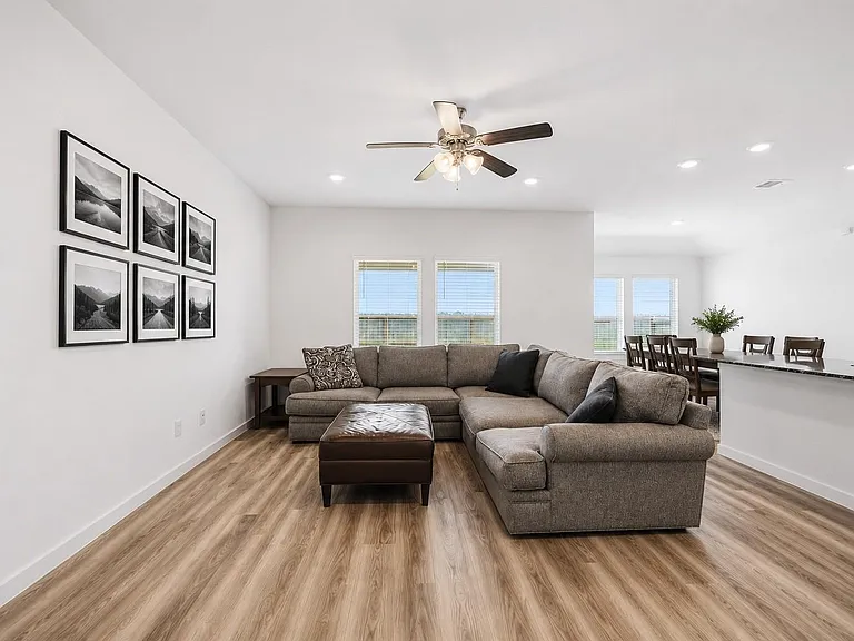 9522 Wall St — Photo 5