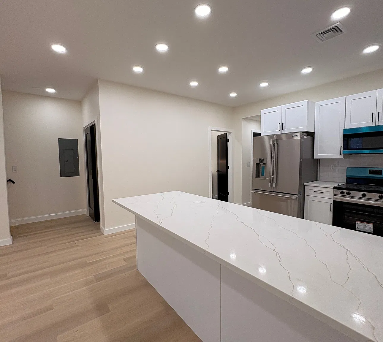 4 bed, $2,200 — Photo 3