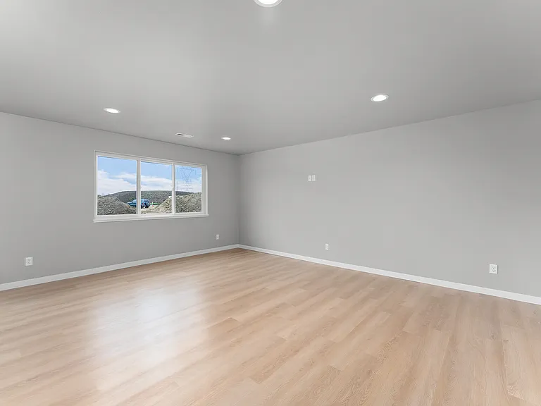 1407 Thatcher St — Photo 8