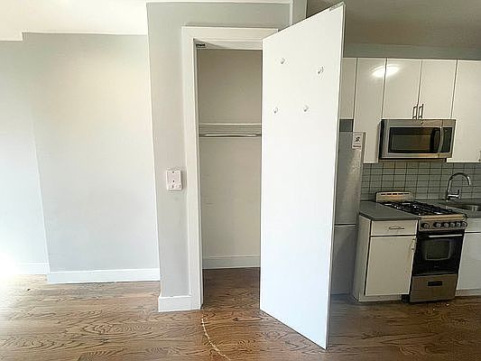 3rd image of 320 E 126th St #2A