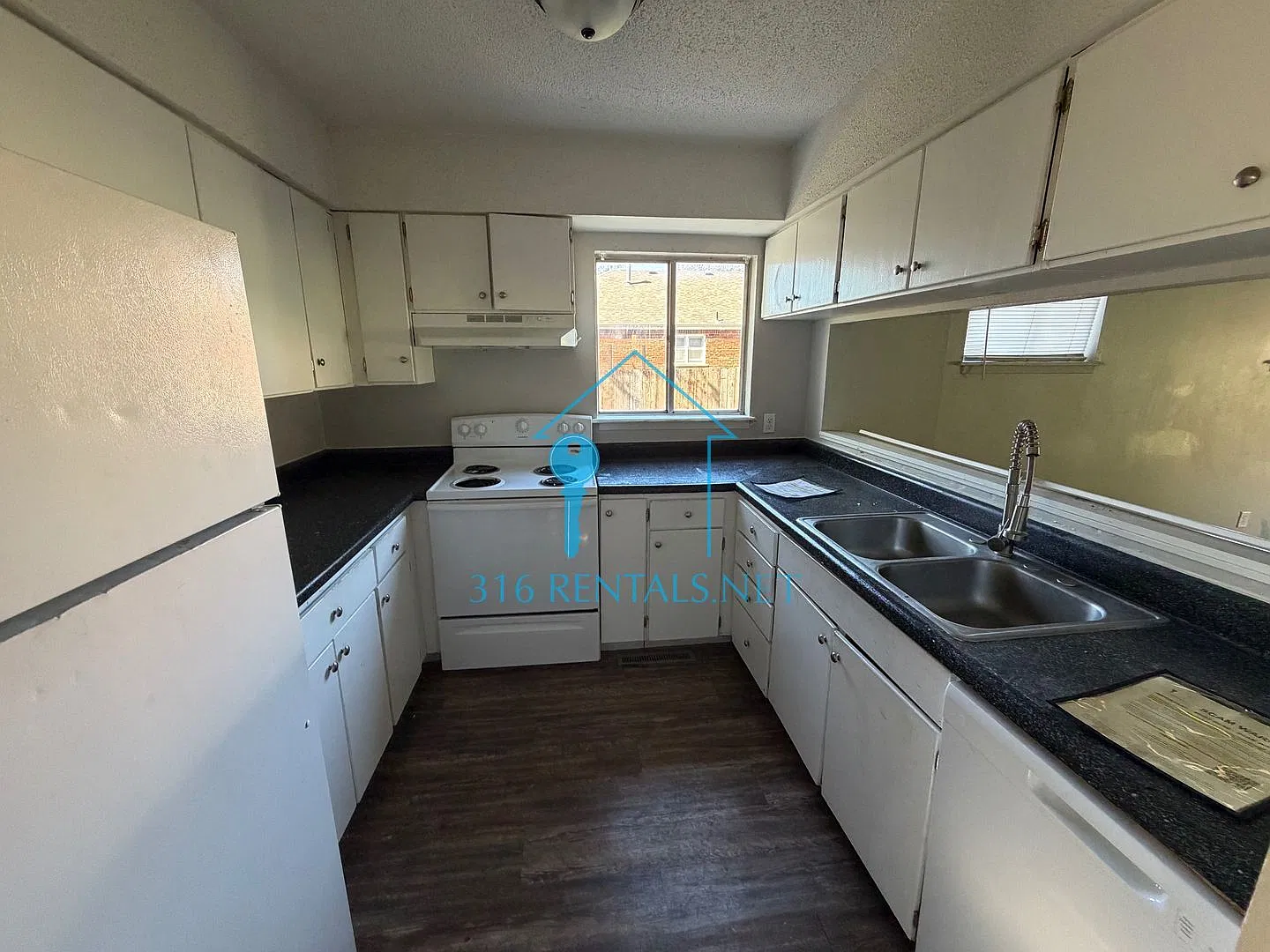 $850- 2 bed 1 bath - Townhomes — Photo 4