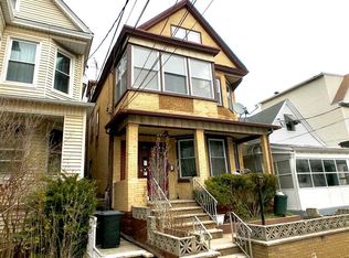 25 Willow St, Bayonne, NJ 07002