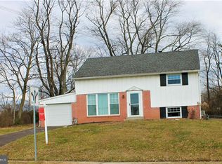 2561 S Parkview Dr, Norristown, PA 19403