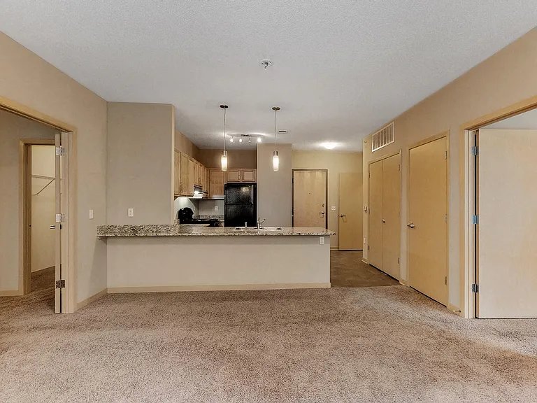 L14 Flats — Photo 79