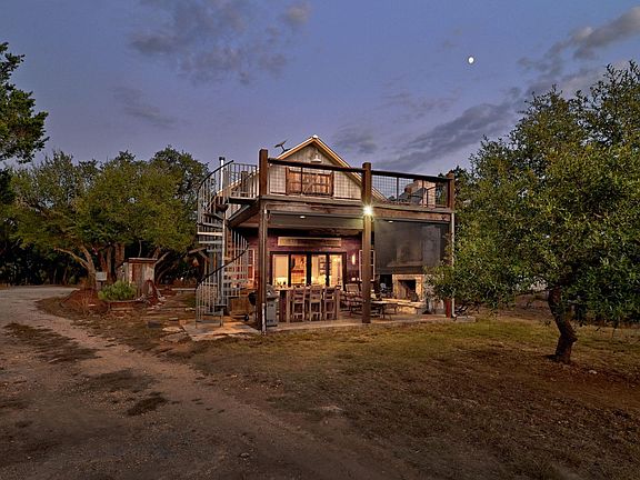 2nd image of 1910 Sandy Point Rd