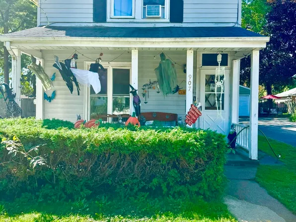 907 Porter St, Waukegan, IL 60085