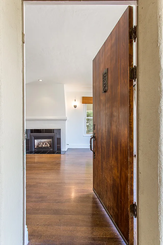 3 bed, 2000 sqft, $6,300 — Photo 2