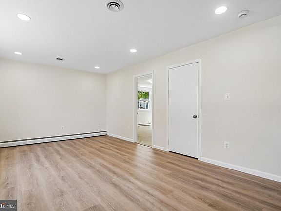 3rd image of 1400 Florida Ave