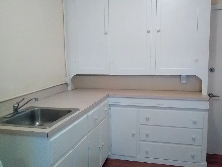 Queen Anne Court — Photo 28