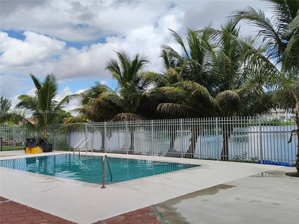 9911 W Okeechobee Rd #1-307, Hialeah Gardens, FL 33016