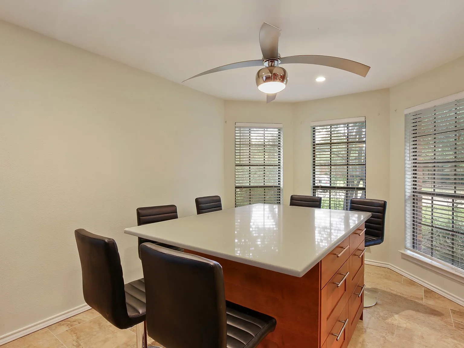 4 bed, 2508 sqft, $2,950 — Photo 4