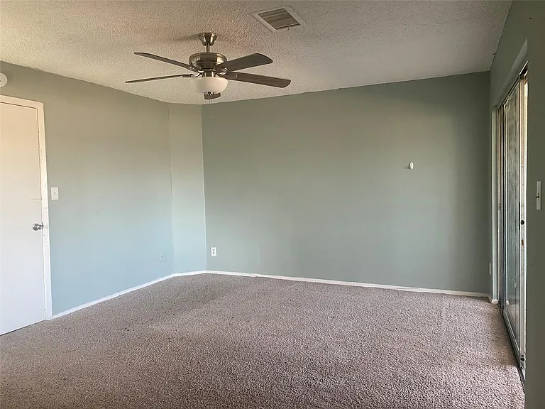 501 Towne House Ln — Photo 19