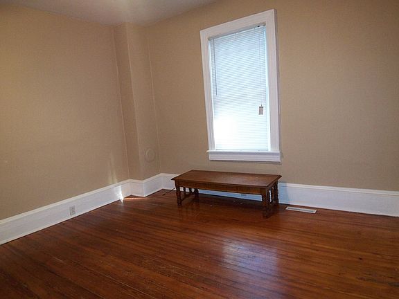 3rd image of 407B S Jarvis St