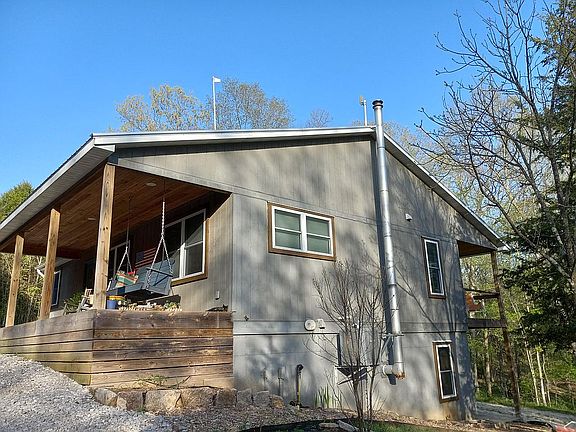 2nd image of 83 Carriage Hill Ln