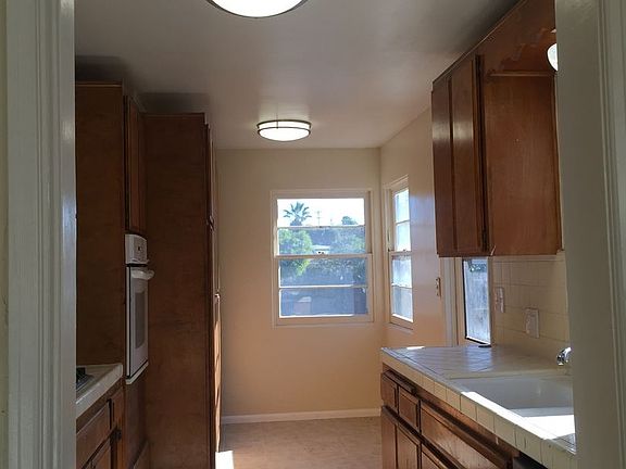 3rd image of 2065 Laurinda Pl