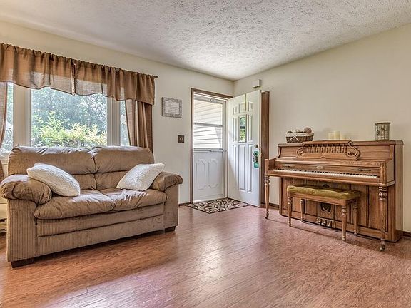 3rd image of 371 Southington Blvd