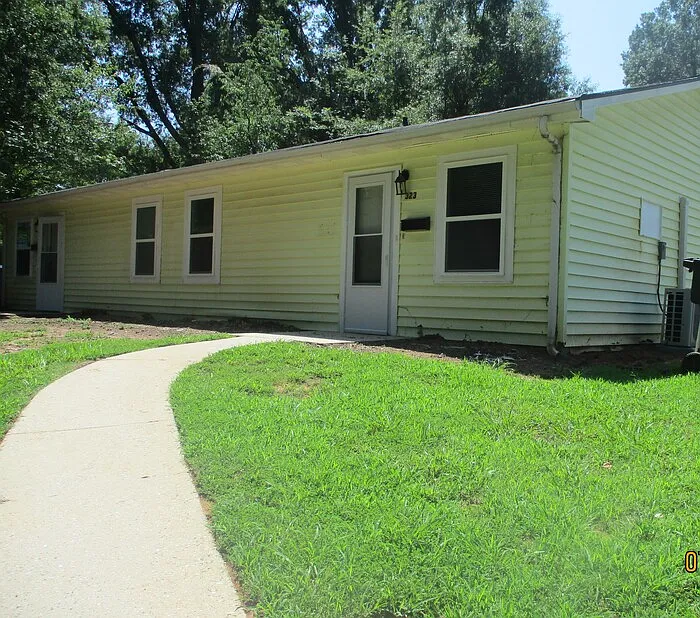 323 Oak St — Photo 1