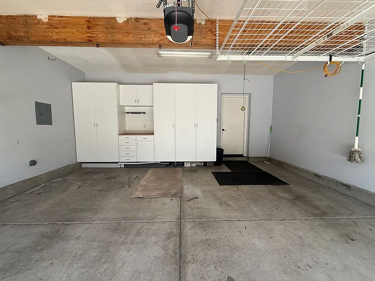 1357 Burgundy Dr — Photo 40