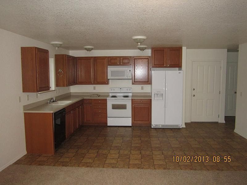 2nd image of 513 E 8th St