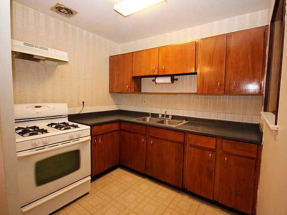 5th image of 1305 Lincoln Ave