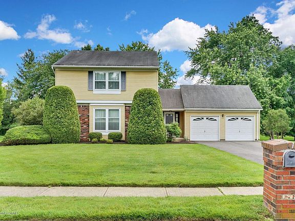 3rd image of 33 Alexandria Dr