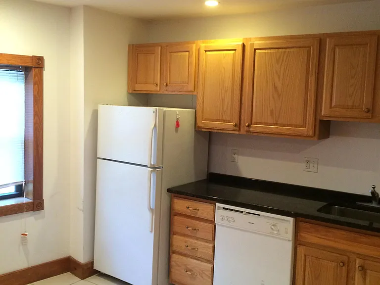 1174 Chapel St #3 — Photo 2