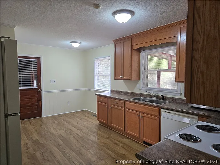 425 Dunmore Rd — Photo 9