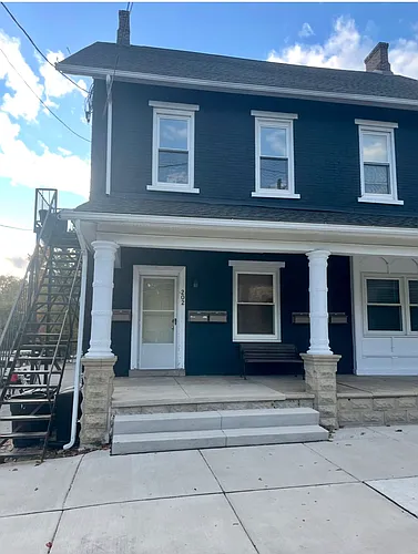 202 N Main St Photo 1