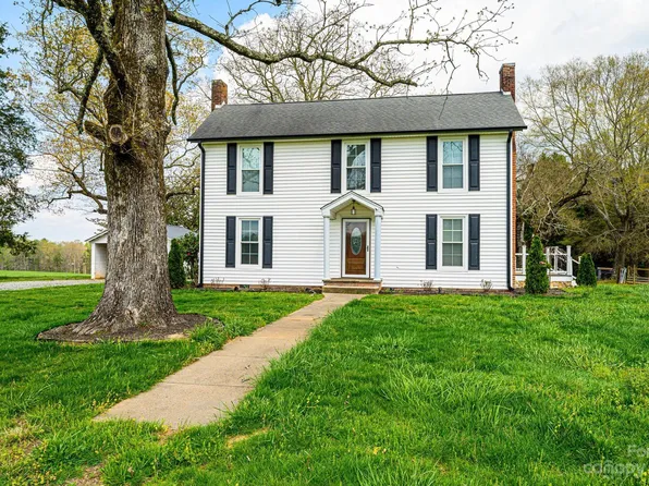 318 Talmon St, Connelly Springs, NC 28612