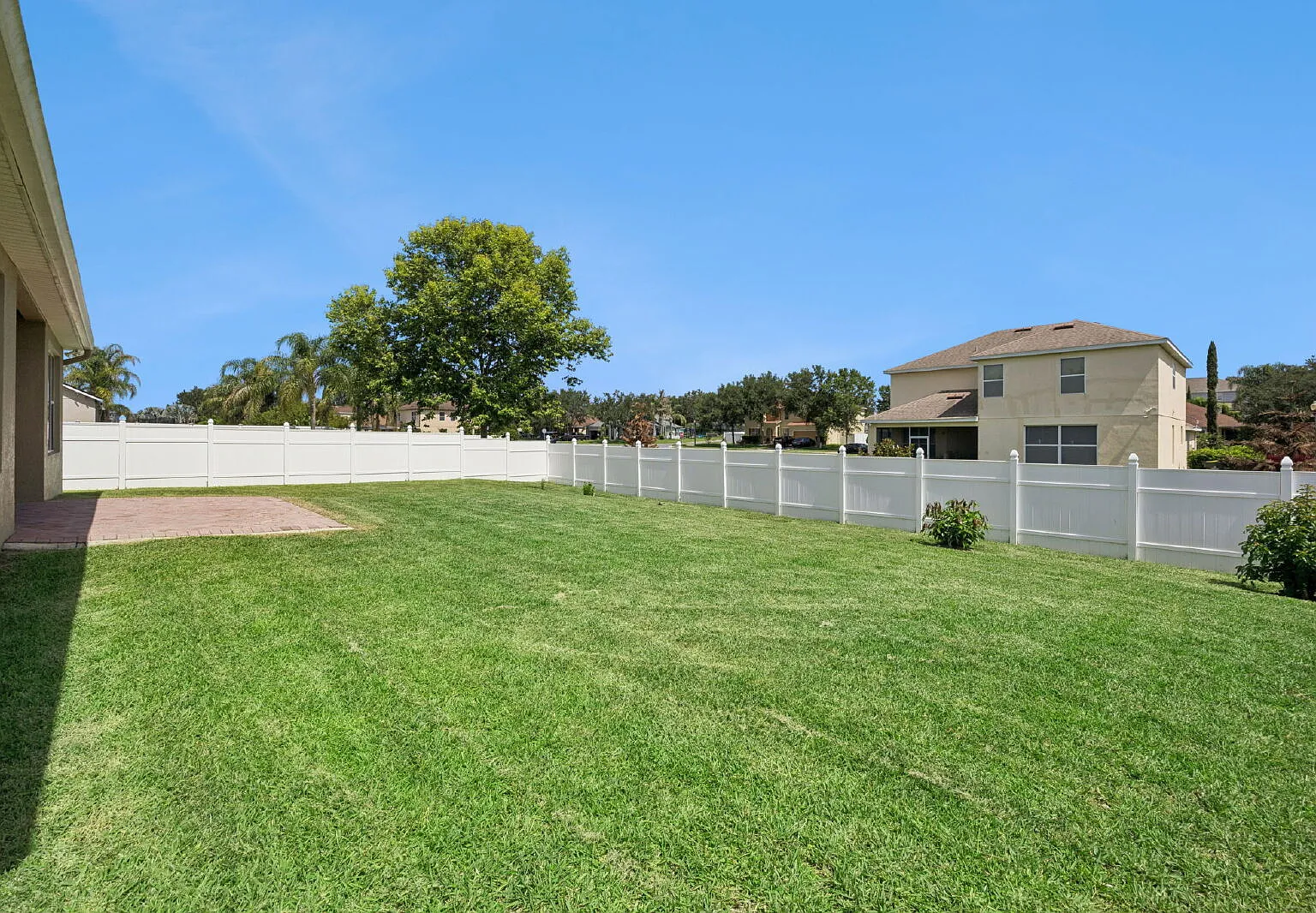 4 bed, 3.0 bath, 2238 sqft, $2,600 — Photo 2