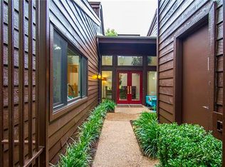 7820 High Oaks Cir, Dallas, TX 75231