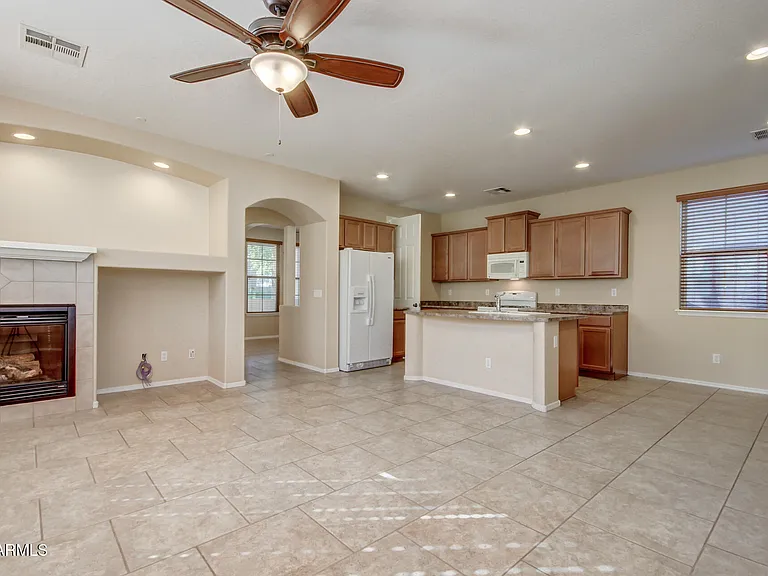 21158 W Sycamore Dr — Photo 8