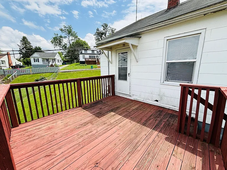 8 Lee Hy Ct — Photo 1