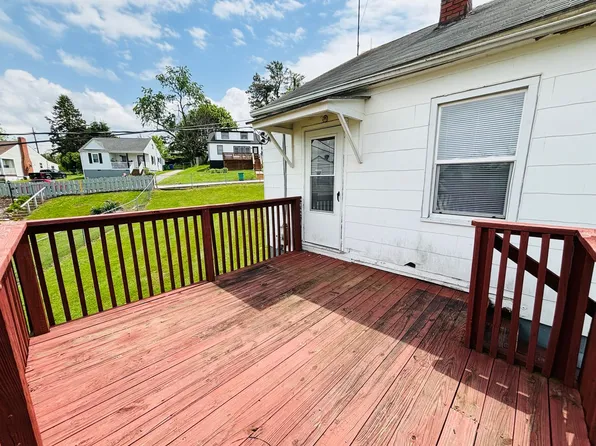 8 Lee Hy Ct, Christiansburg, VA 24073
