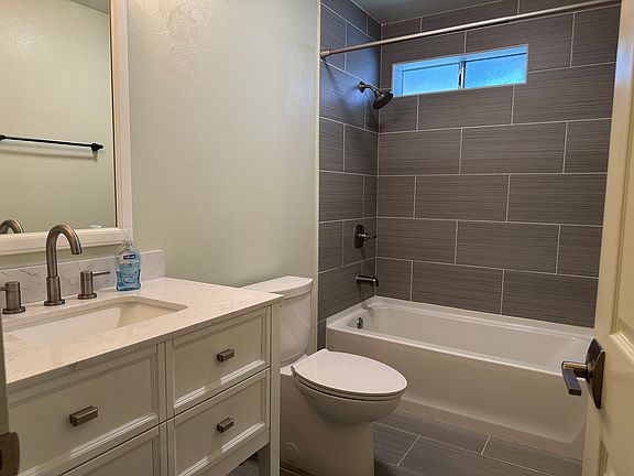 3rd image of 47-211 Iuiu St #A