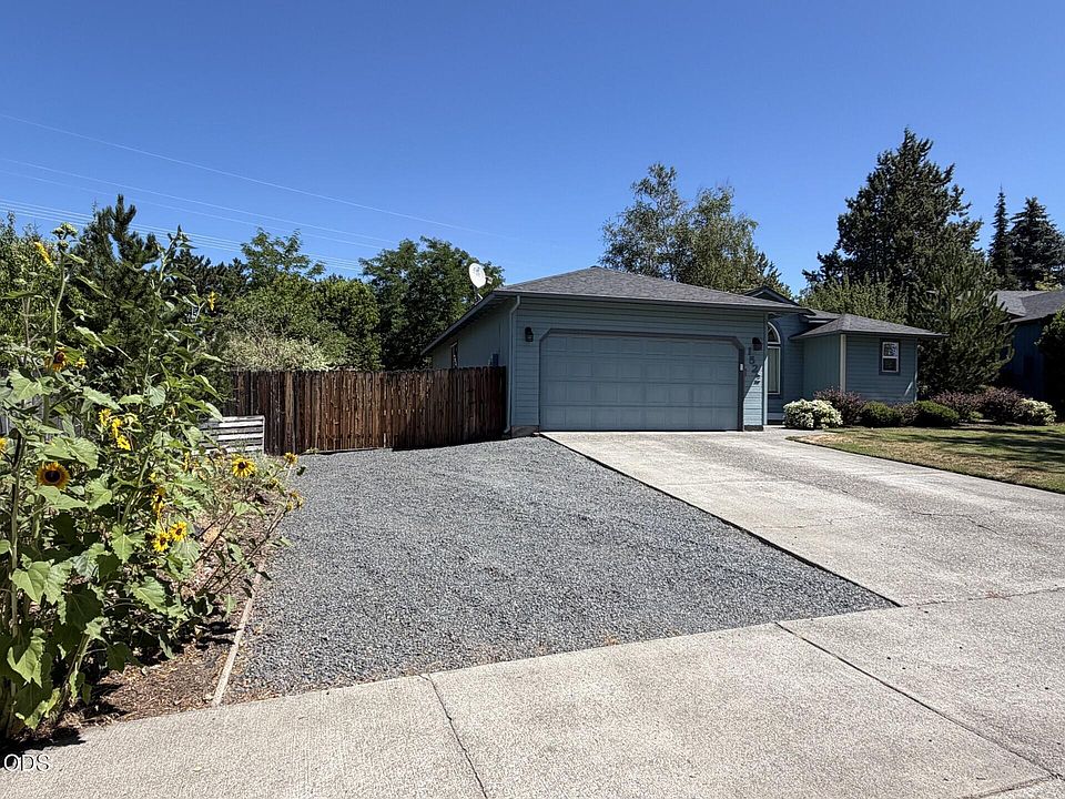 1st image of 1522 NE Locksley Dr