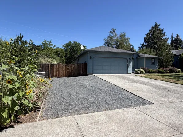 1522 NE Locksley Dr, Bend, OR 97701