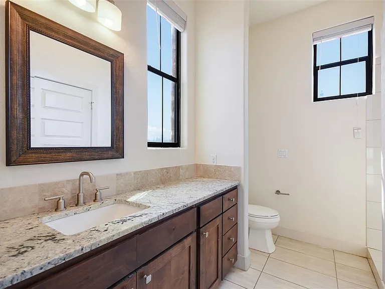 18400 Lakepoint Cv — Photo 30
