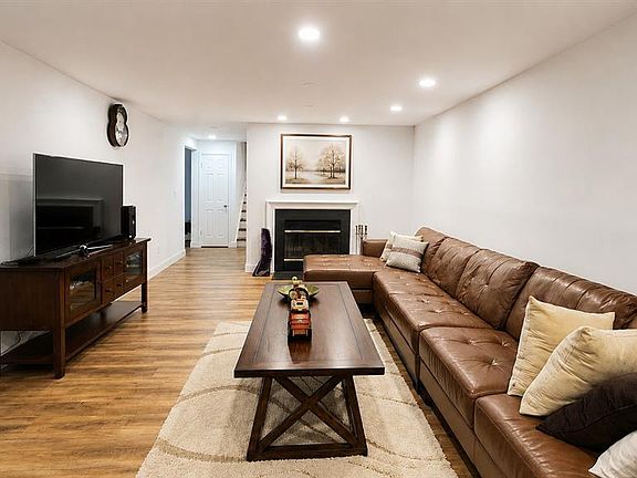 4th image of 3112 Stowe Ln