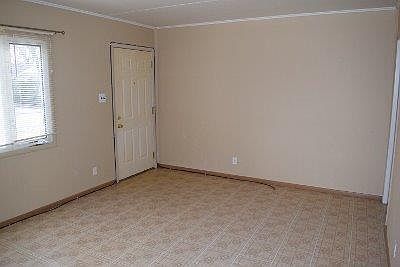 5th image of 609 Orchard Ave