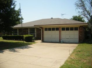 6712 Ridgetop Rd, North Richland Hills, TX 76182