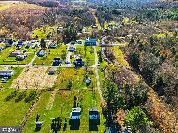 4th image of 82 Ridge St