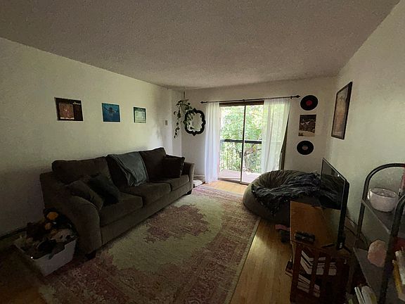 5th image of 3156 Lakeside Dr