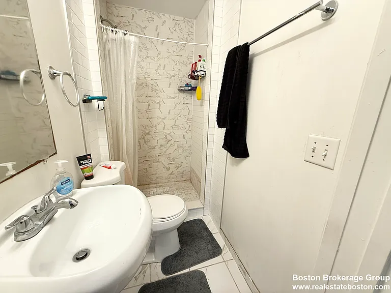 409 Dudley St — Photo 33