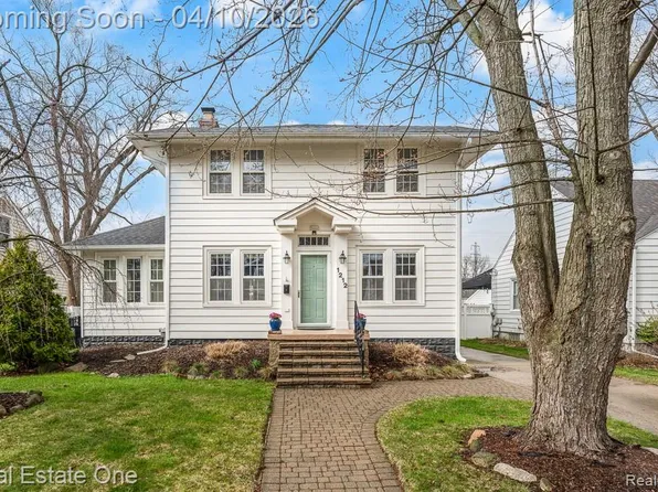 1212 Mayfield Dr, Royal Oak, MI 48067
