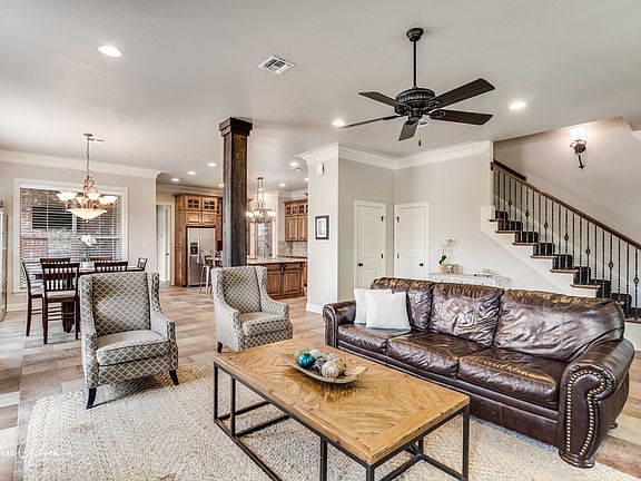 4th image of 2020 Bridgewater Ave