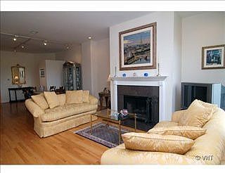 2nd image of 875 N La Salle Dr